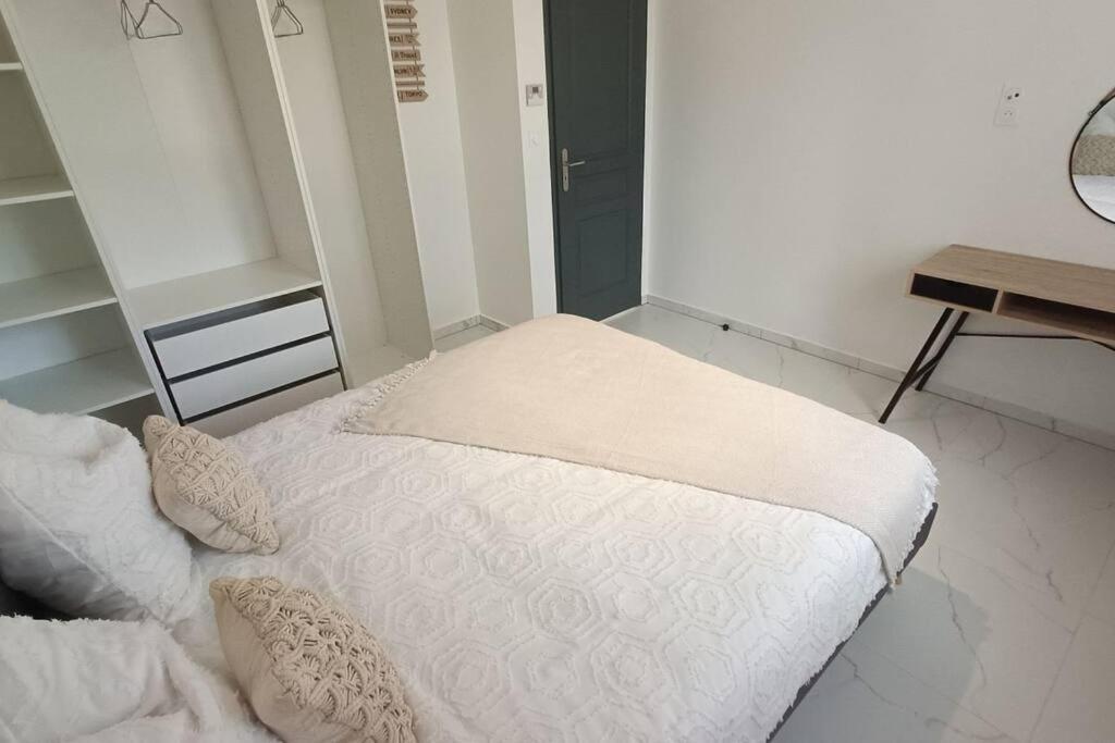 Villa Soleyana Meynes Bagian luar foto