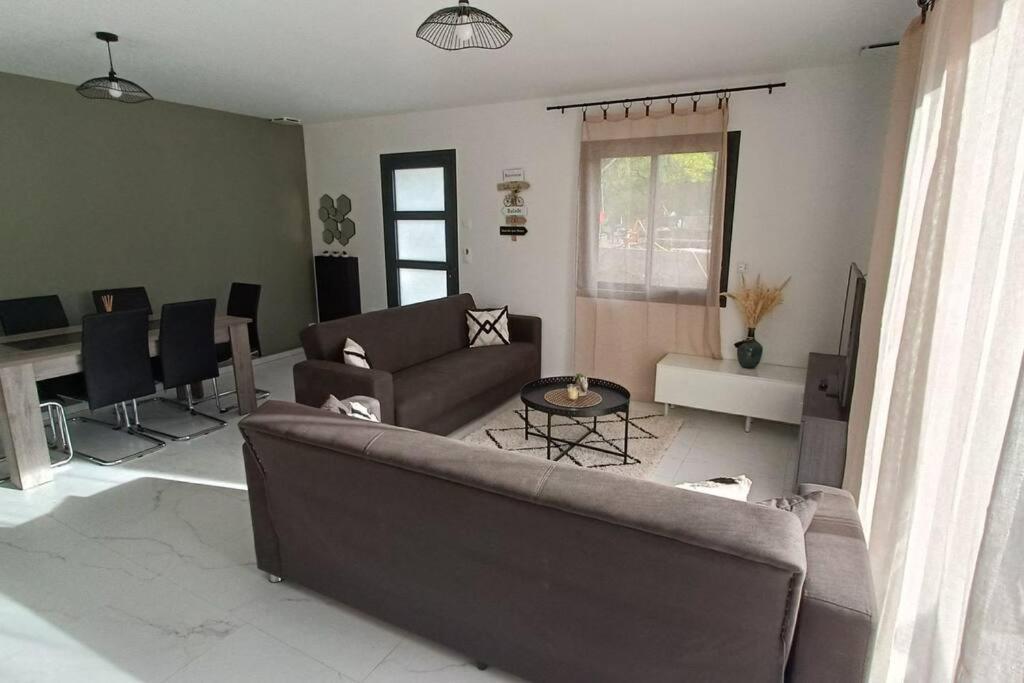 Villa Soleyana Meynes Bagian luar foto